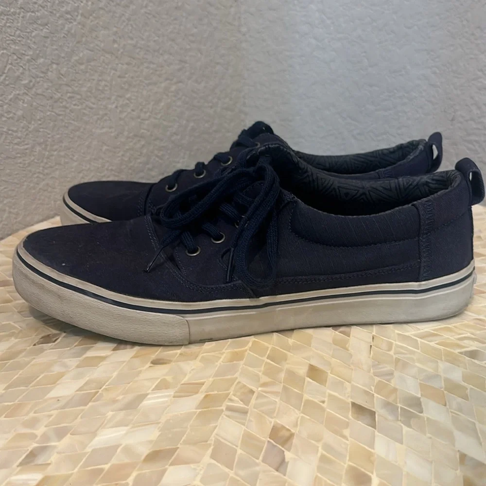 Toms men’s sneakers size 11